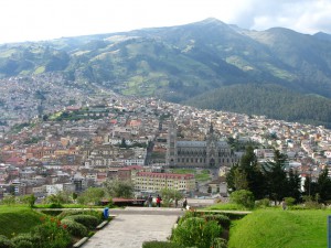 Город Кито - столица Эквадора (фото - с сайта ecuadorian.ru)